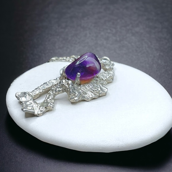 🌺Unique Brutalist Silver & Amethyst Necklace - Picture 3 of 10